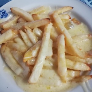 papas con queso mozarella