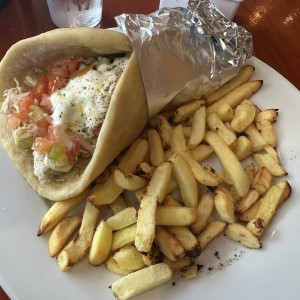 Gyro de Pollo con papas al horno