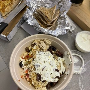 Media orden de ladopsomo con pollo y pan pita integral
