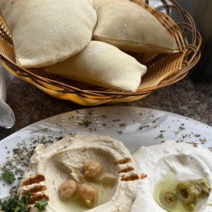 Humos y pan pita