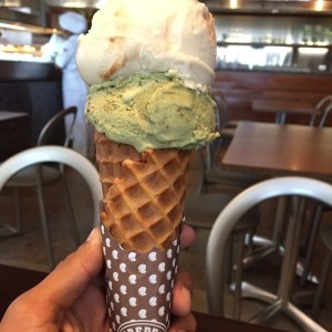 helado de pistacho y arequipe