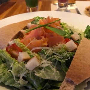 Ensalada Cesar con Salmon