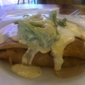 Crepe de pollo, brocoli y queso