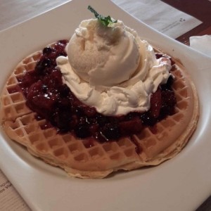 Waffle de frutos del bosque