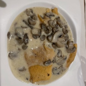 Crepe de pollo y hongos