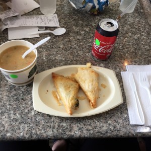 empanadas con sopa de pollo