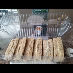 Sandwichitos en pan blanco Tuna, Pollo, Huevo (6 unidades)