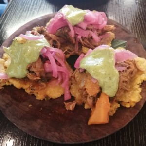 Patacones con ropa vieja