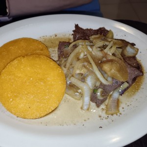Bistec encebollado