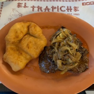 Higado con hojaldre