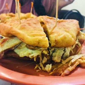 Sandwich de combinacion (en Hojaldra en vez de pan)