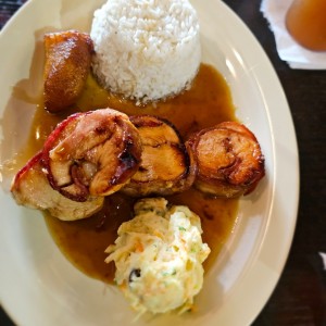 Pollo En Salsa De Hongos Y Tocino