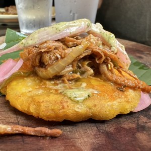 Patacones con ropa vieja