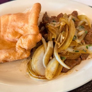 bistec encebollado