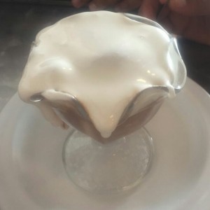 copa de helado con malva
