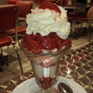 Sundae de Fresas con Helado