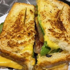 Hamburguesa con pan de molde con bacon