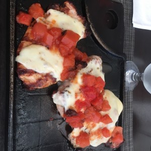 Medallones de cerdo en salsa de frutas