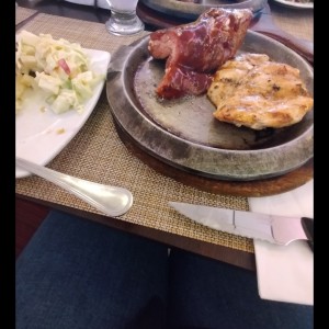 Costilla y pollo