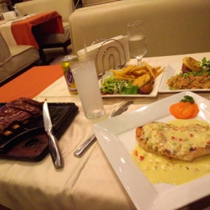 Pollo blue cheese y ribs