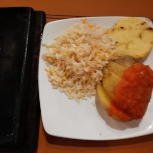 Arroz con papas y arepa
