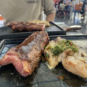 Pollo y costilla