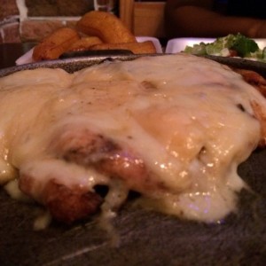 pollo con salsa de queso