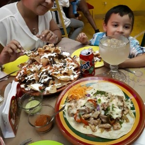 Nachos de la abuela y Tacos al pastor de puerco