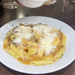 Penne Curry y Camarones