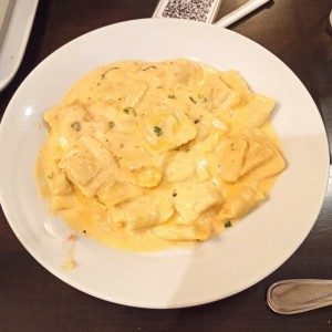 Raviolis de queso en salsa al vodka