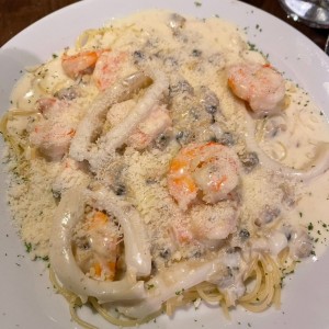 Spaggettini a la pescatore (salsa blanca)