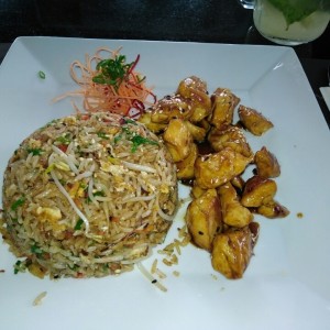 Yakisoba de pollo