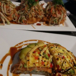 Entradas Calientes - Pizza japonesa y Ebi Bomb