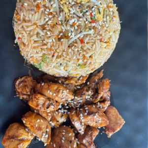 Yakimeshi con pollo