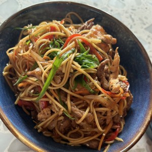Yakisoba Mixto (pollo, filete y langostinos)