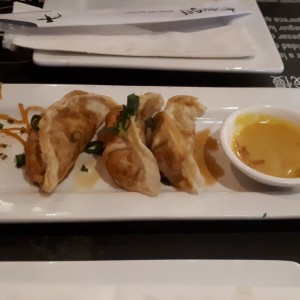 Empanadas de entrada, son 5 ( no recuerdo el nombre)