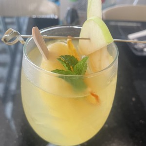 Sangria con paleta de maracuya