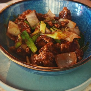 Platos Calientes - Mongolian Beef