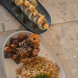Mixto (pollo, filete y langostinos) Ebi rock