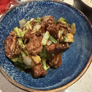 Platos Calientes - Mongolian Beef