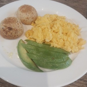 Uevo y avocados 