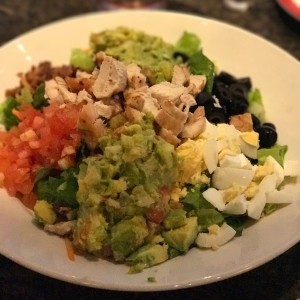cobb salad con guacamole