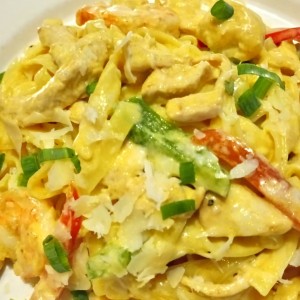 Pasta con Pollo y Camarones
