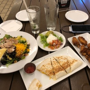 cob salad, quesadillas de pollo, alitas