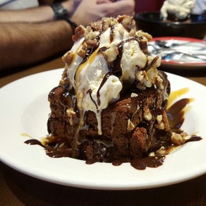 brownie con helado