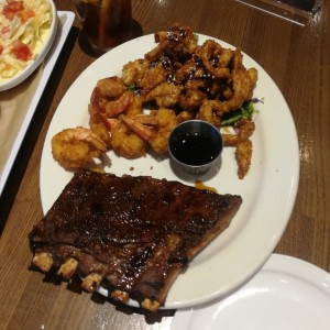 Costillita, pollo teriyaki y camarones