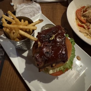 DUELLING BBQ BIG AF BURGER