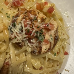 FETTUCCINE ALFREDO WITH CHICKEN