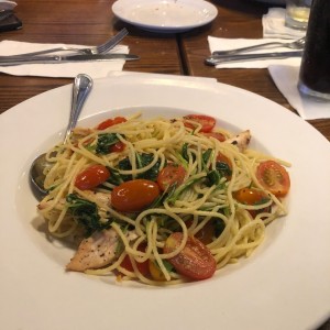 Spaghettis al Oleo con Pollo