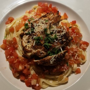 FETTUCCINE ALFREDO WITH CHICKEN